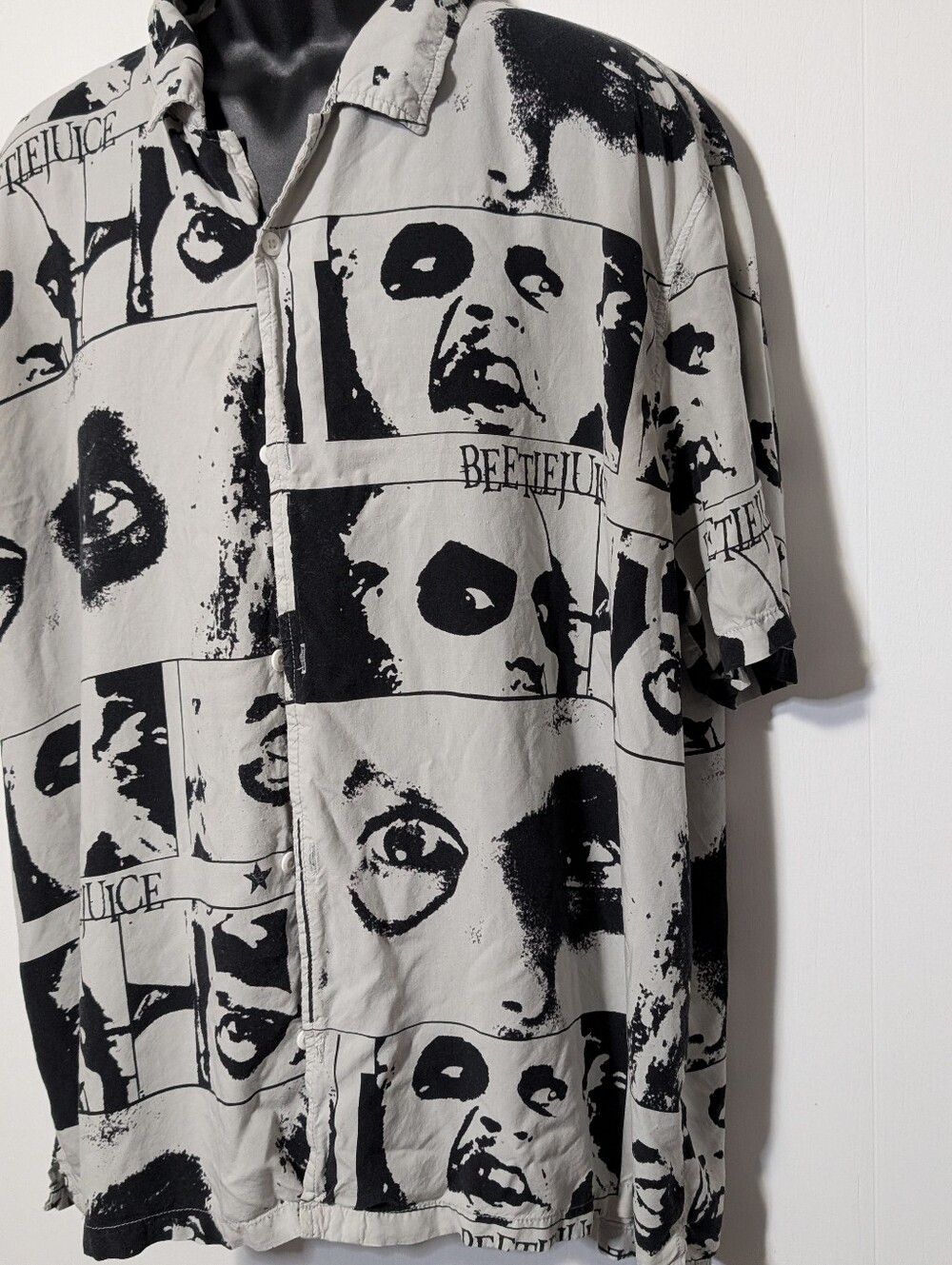 Men's Beetlejuice Graphic All Over Print Rayon Button Down Shirt Size 3XL - Picture 6 of 8